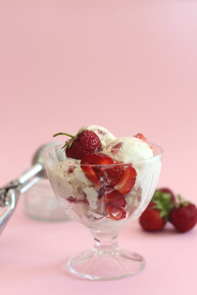 maak je geïrriteerd verjaardag Alaska Homemade aardbeien witte chocolade ijs